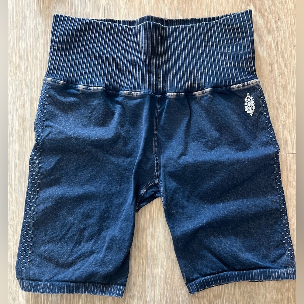 FP Movement by Free People Navy Ribbed Sports Bra & High-Waist Bike Shorts Set - Picture 3 of 4